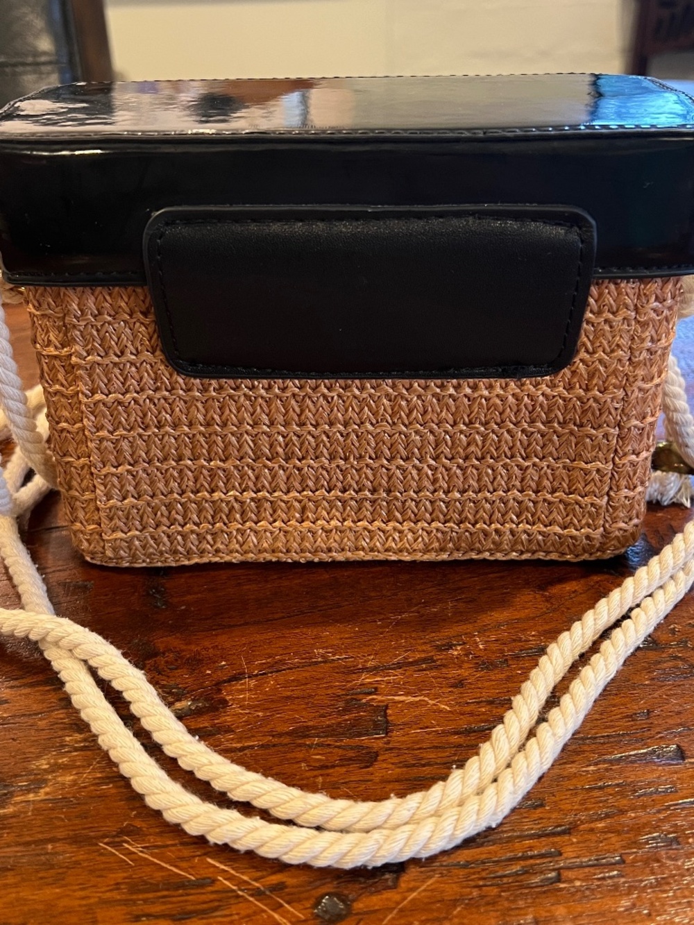 Retro Camera-Shaped Woven Straw Novelty Crossbody Shoulder Bag Purse - Picture 3 of 13